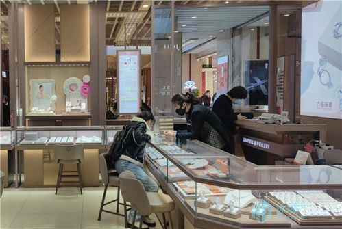 節日促銷點亮“黃金熱”，年輕人引領美發飾品新潮流